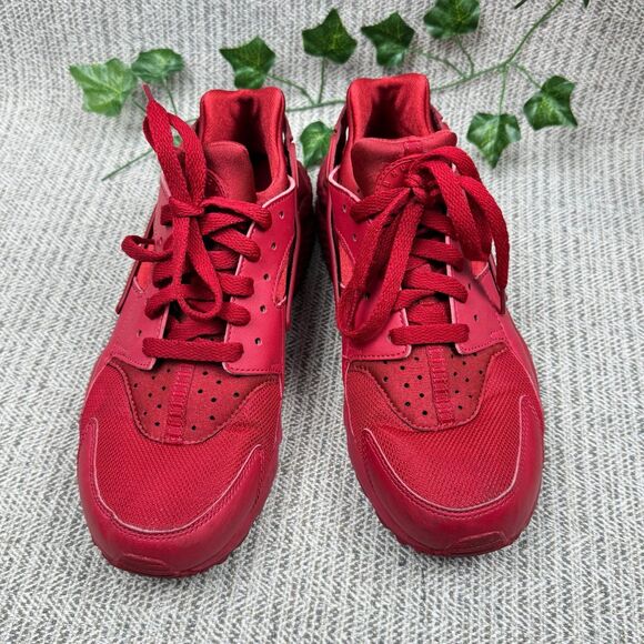 NIKE Air Huarache Triple Red University Athletic Trainers SZ 8 women’s - Picture 2 of 7
